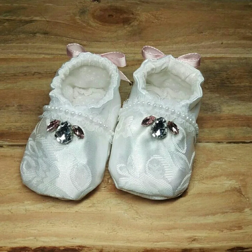 Infant crib shoes